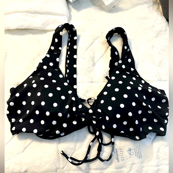 Ashley Graham swimsuits for all - Picture 1 of 3